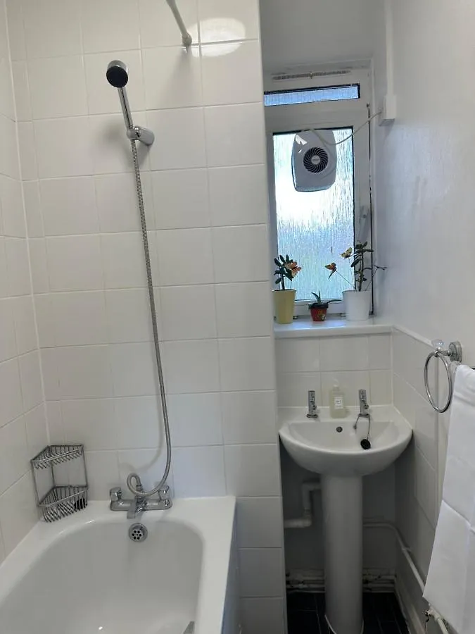 8 Thomas House - Beautiful Spacious Modern Apartment London