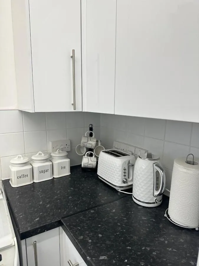 8 Thomas House - Beautiful Spacious Modern Apartment London